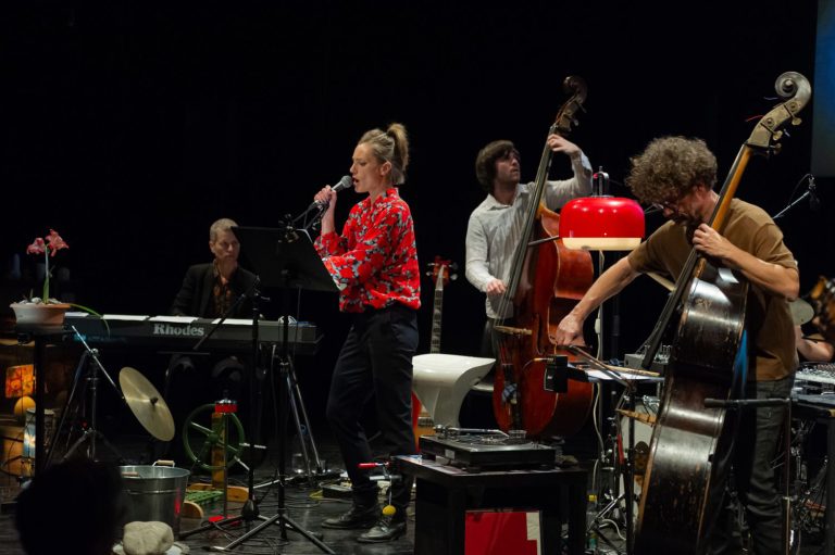 Tomaž Grom a kolektiv: Now I can get the fuck out of here, now I can go (zdroj 4 + 4 dny v pohybu)