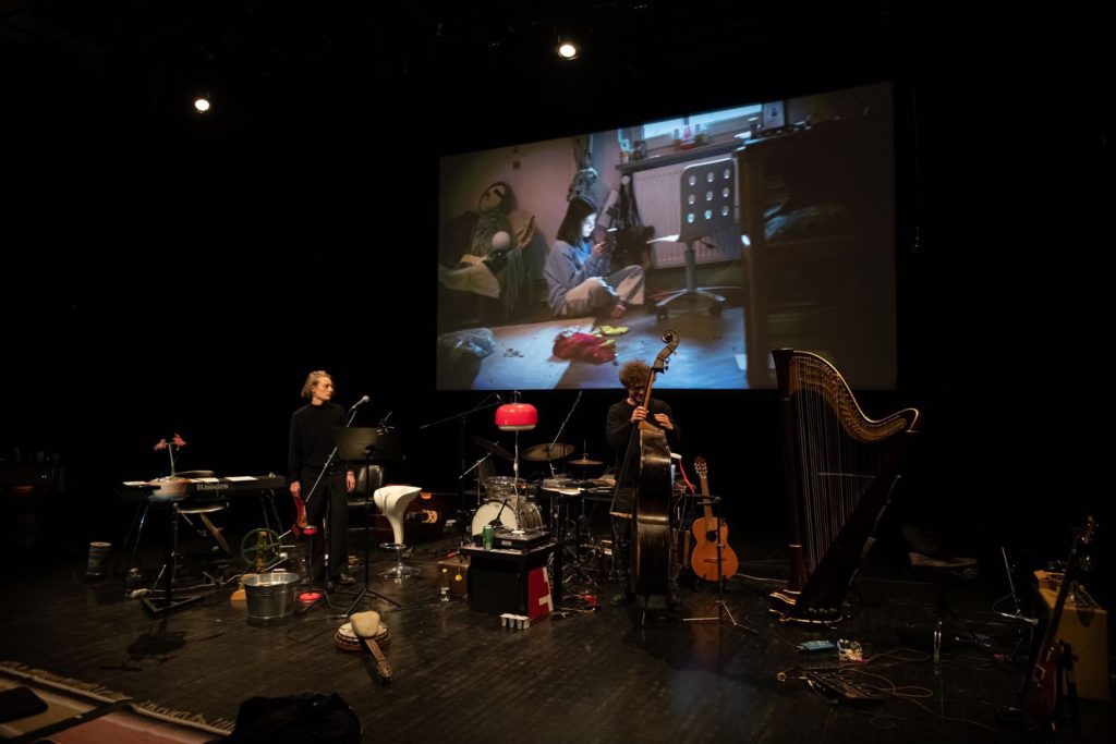 Tomaž Grom a kolektiv: Now I can get the fuck out of here, now I can go (zdroj 4 + 4 dny v pohybu)