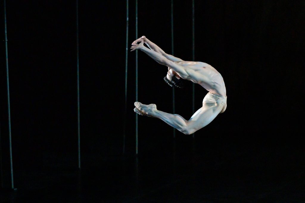 Tribute to Tetley – Glen Tetley, Igor Stravinskij: Le Sacre du Printemps, Opernhaus Stuttgart – Riccardo Ferlito (zdroj Stuttgarter Ballett)