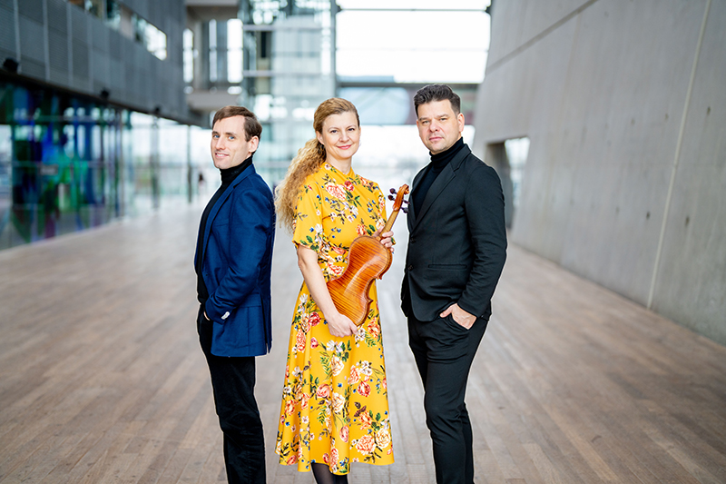 Boris Giltburg, Veronika Jarůšková a Peter Jarůšek (foto Marco Borggreve)