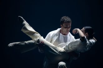 Uladzimir Ivanou: Archa, Národní divadlo Brno, Balet NdB 2, divadlo Reduta (foto Arthur Abram)