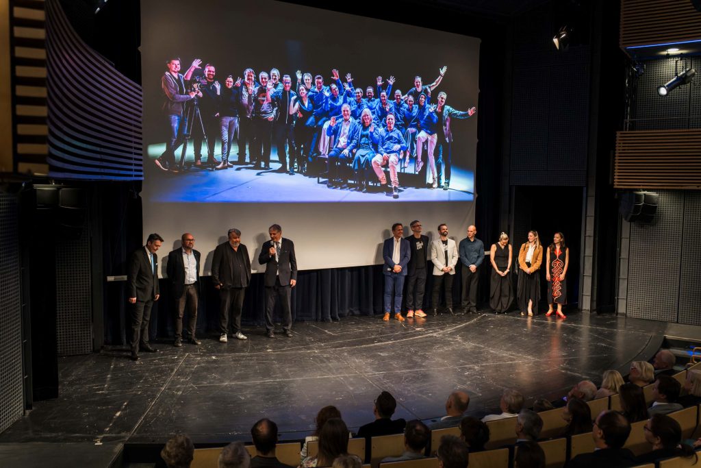 Večeře, premiéra tanečního filmu Baletu NdB 3, Reduta, Brno – Miloslav Oswald, Richard Mlynář, Patrik Hoznauer, Vít Gregor, Mário Radačovský a tanečníci (foto Michal Vičan)