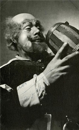 O.Nicolai: Veselé ženy windsorské - Jaroslav Veverka (Sir John Falstaff) - ND Praha 1944 (foto Josef Heinrich)