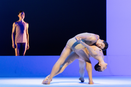 Wayne McGregor: Chroma, Teatro alla Scala – Mattia Semperboni, Martina Arduino, Nicoletta Manni (foto Brescia e Amisano)