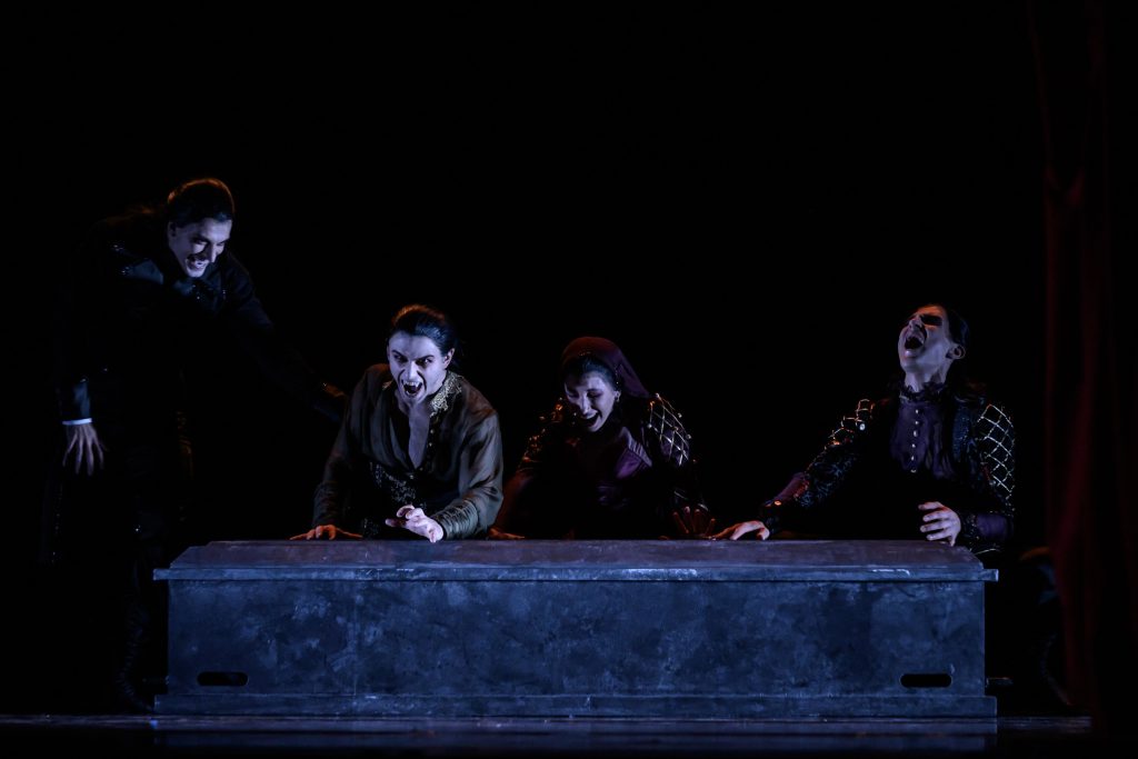 Wojciech Kilar, Sergej Prokofjev, Garrett Smith: Drákula, Moravské divadlo Olomouc (foto Serghei Gherciu)