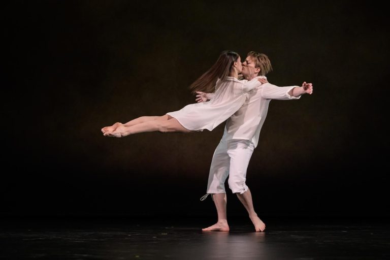 Wolfgang Amadeus Mozart, Angelin Preljocaj: Le Parc pas de deux, Národní divadlo moravskoslezské (foto Serghei Gherciu)