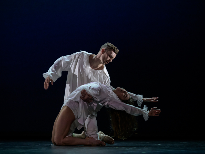 Wolfgang Amadeus Mozart, Angelin Preljocaj: Le Parc pas de deux, Národní divadlo moravskoslezské (foto Serghei Gherciu)