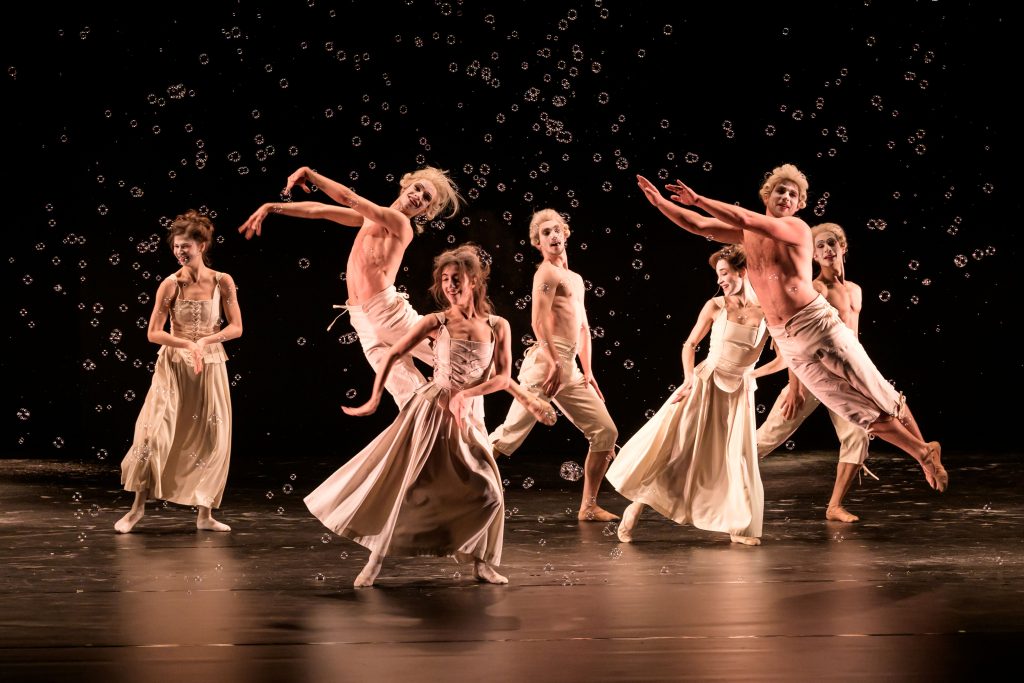 Wolfgang Amadeus Mozart, Jiří Kylián: Šest tanců, Národní divadlo moravskoslezské (foto Serghei Gherciu)