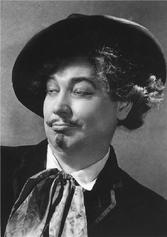 Giacomo Puccini: La bohème ‒ Karel Kalaš (Schaunard) ‒ ND Praha (foto Josef Heinrich)