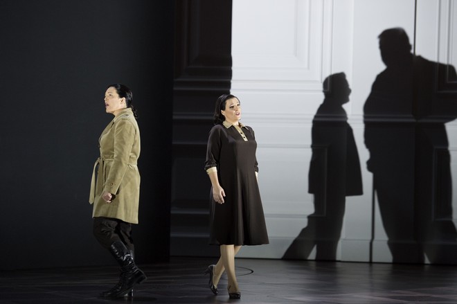 Ludwig van Beethoven: Fidelio - Adrianne Pieczonka (Leonore), Olga Bezsmertna (Marzelline), Hans-Peter König (Rocco), Norbert Ernst (Jaquino) - Salzburger Festspiele 2015 (foto Monika Rittershaus)