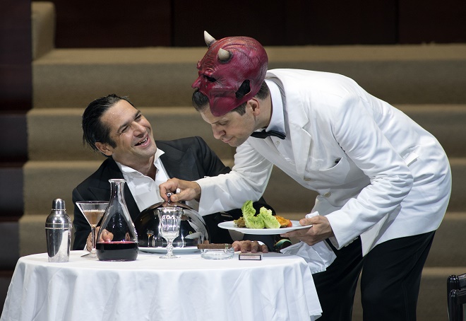 W.A.Mozart: Don Giovanni - Ildebrando D’Arcangelo (Don Giovanni), Luca Pisaroni (Leporello) - Salzburger Festspiele 2016 (foto © Salzburger Festspiele / Ruth Walz)