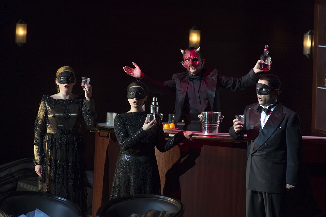 W.A.Mozart: Don Giovanni - Layla Claire (Donna Elvira), Carmela Remigio (Donna Anna), Ildebrando D’Arcangelo (Don Giovanni) - Salzburger Festspiele 2016 (foto © Salzburger Festspiele / Ruth Walz)