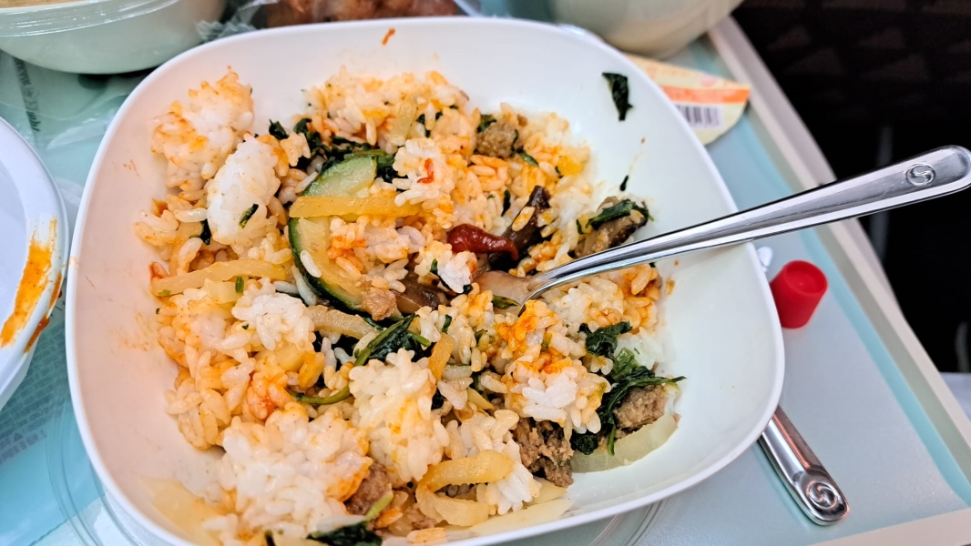 Kolik bodů by asi dostal při hodnocení na leteckém fóru tento letadlový bibimbap (zdroj Filharmonie Brno)