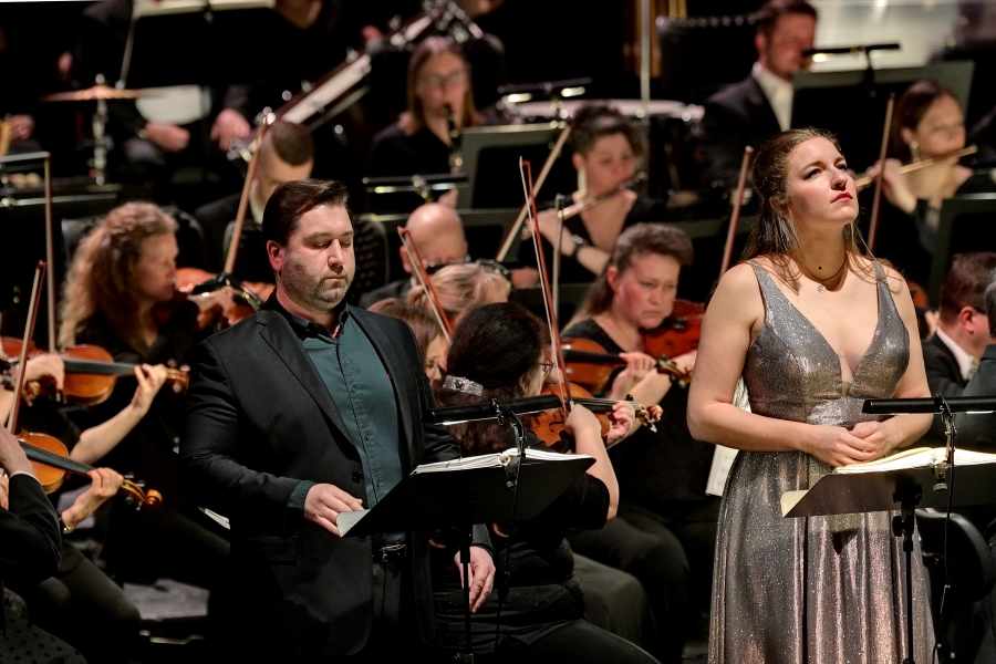 Bedřich Smetana: Libuše, Richard Samek (Šťáhlav na Radbuze, Chrudošův bratr), Monika Jägerová (Radmila, sestra obou bratří), Národní divadlo moravskoslezské, Divadlo Jiřího Myrona, koncertní provedení, 12. května 2024 (zdroj Národní divadlo moravskoslezské, foto Martin Popelář)