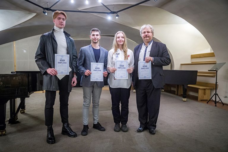 Mezinárodní soutěž Zdeňka Fibicha v kompozici melodramů 2023 – ocenění autoři: Albert Pechmann, Daniel Poledňák, Michaela Augustinová, Peter Jantoščiak (foto se souhlasem Jiřího Bezděka)