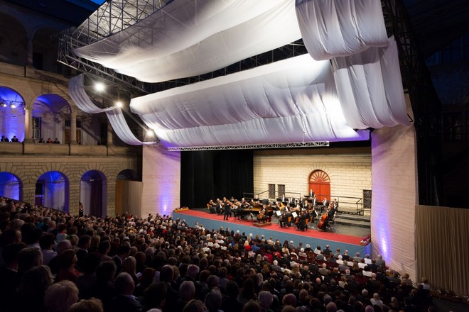 Smetanova Litomyšl 2016: Slavnostní zahajovací koncert - Zámecké nádvoří Litomyšl 2016 (foto Smetanova Litomyšl)