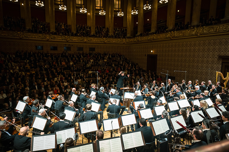 Česká filharmonie • Alisa Weilerstein, 5. února 2025, Rudolfinum, Dvořákova síň – Tomáš Netopil a Česká filharmonie (foto Petra Hajská)