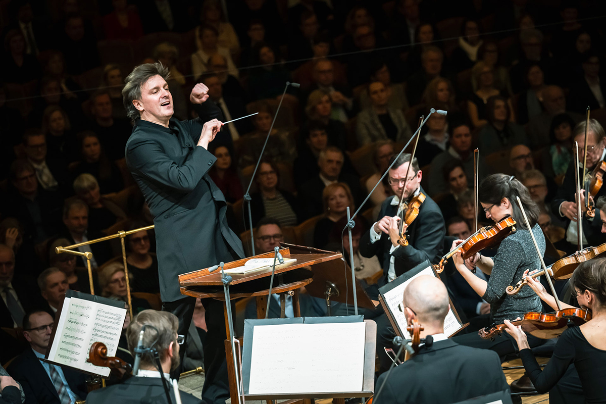 Česká filharmonie • Alisa Weilerstein, 5. února 2025, Rudolfinum, Dvořákova síň – Tomáš Netopil a Česká filharmonie (foto Petra Hajská)