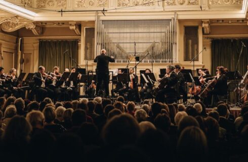 Dennis Russell Davies, Filharmonie Brno, Besední dům, Brno (zdroj Filharmonie Brno, foto Dominika Prášková)