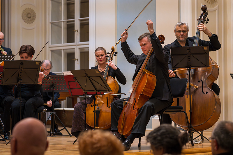 Musica Florea: Maestro Jan Křtitel Vaňhal aneb Haydn diriguje Vaňhala, 6. února 2025, Lichtenštejnský palác, sál Bohuslava Martinů, Praha – Marek Štryncl a Musica Florea (foto Radek Matoušek)