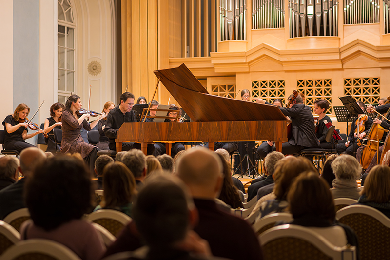 Musica Florea: Maestro Jan Křtitel Vaňhal aneb Haydn diriguje Vaňhala, 6. února 2025, Lichtenštejnský palác, sál Bohuslava Martinů, Praha – Michael Tsalka a Musica Florea (foto Radek Matoušek)