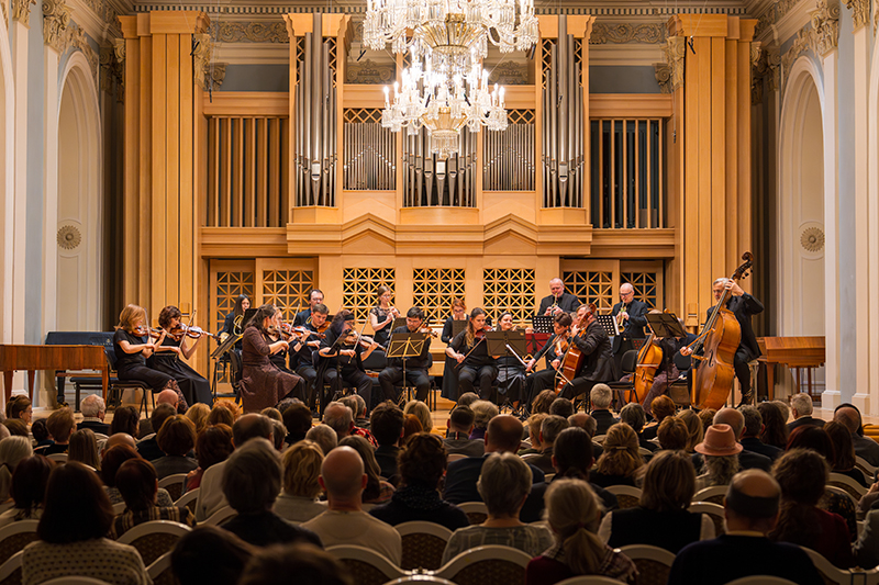 Musica Florea: Maestro Jan Křtitel Vaňhal aneb Haydn diriguje Vaňhala, 6. února 2025, Lichtenštejnský palác, sál Bohuslava Martinů, Praha – Marek Štryncl a Musica Florea (foto Radek Matoušek)