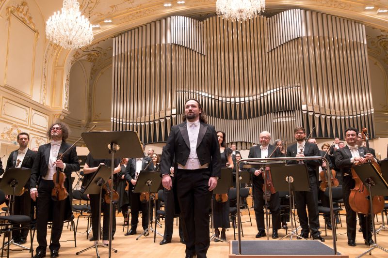 Slovenská filharmonie: Klusák Mahler Martinů, 7. února 2025, koncertní síň Slovenské filharmonie – Pavol Kubáň a Slovenská filharmonie (foto Ján Lukáš)