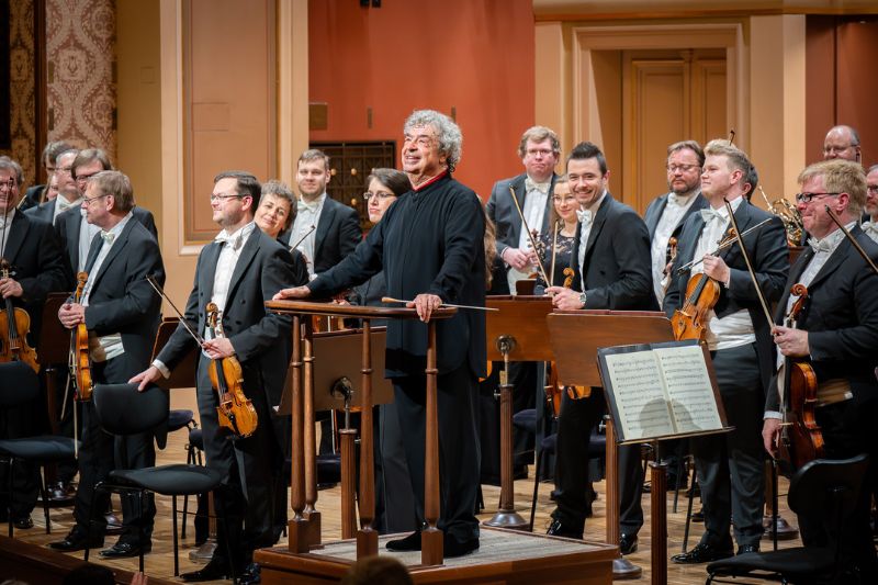 Česká filharmonie Sheku Kanneh-Mason, 19. února 2025, Rudolfinum, Dvořákova síň – Semjon Byčkov a orchestr České filharmonie (foto Ivan Malý)