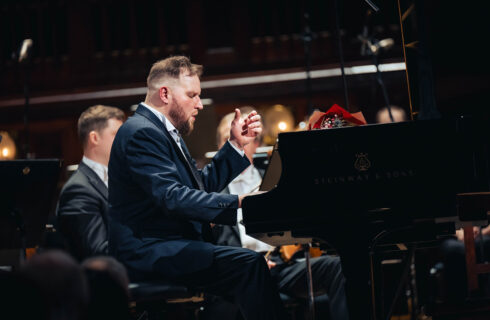 Symfonický orchestr hlavního města Prahy FOK: Lukáš Vondráček & Brahms I., 27. února 2025, Obecní dům, Smetanova síň (foto Petr Chodura)