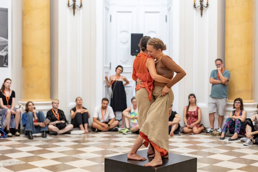 Weronika Pelczyńska a Magda Fejdasz – Sochařky (foto archiv festivalu)