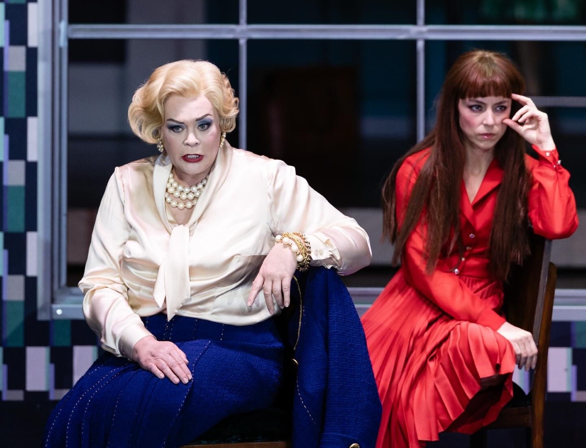 Leoš Janáček: Káťa Kabanová – Violeta Urmana, Corinne Winters, Bayerische Staatsoper, Mnichov, 2025 (zdroj Bayerische Staatsoper, foto Geoffroy Schied)