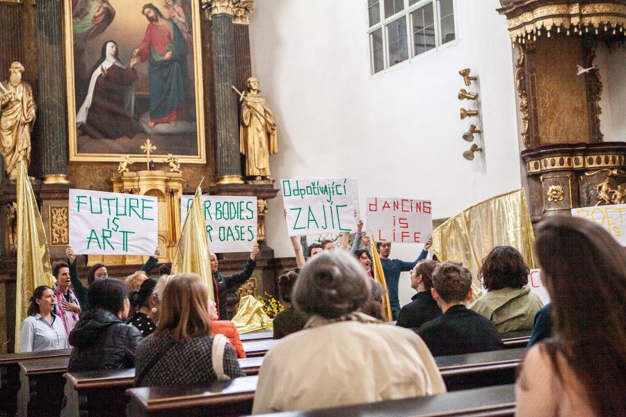 Tanec v galerii – A Fancy (foto Julie Stehnová)