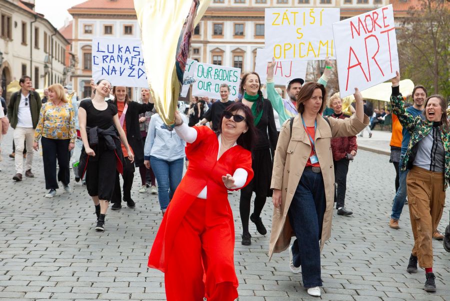 Tanec v galerii – A Fancy (foto Julie Stehnová)