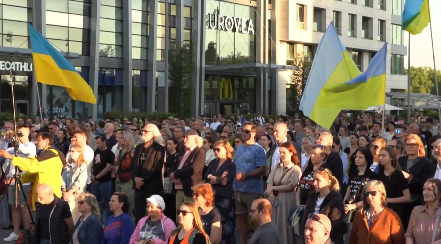 Protest proti vystoupení sopranistky Anny Netrebko v Bratislavě, 30. dubna 2025 (zdroj Otvorená Kultúra)