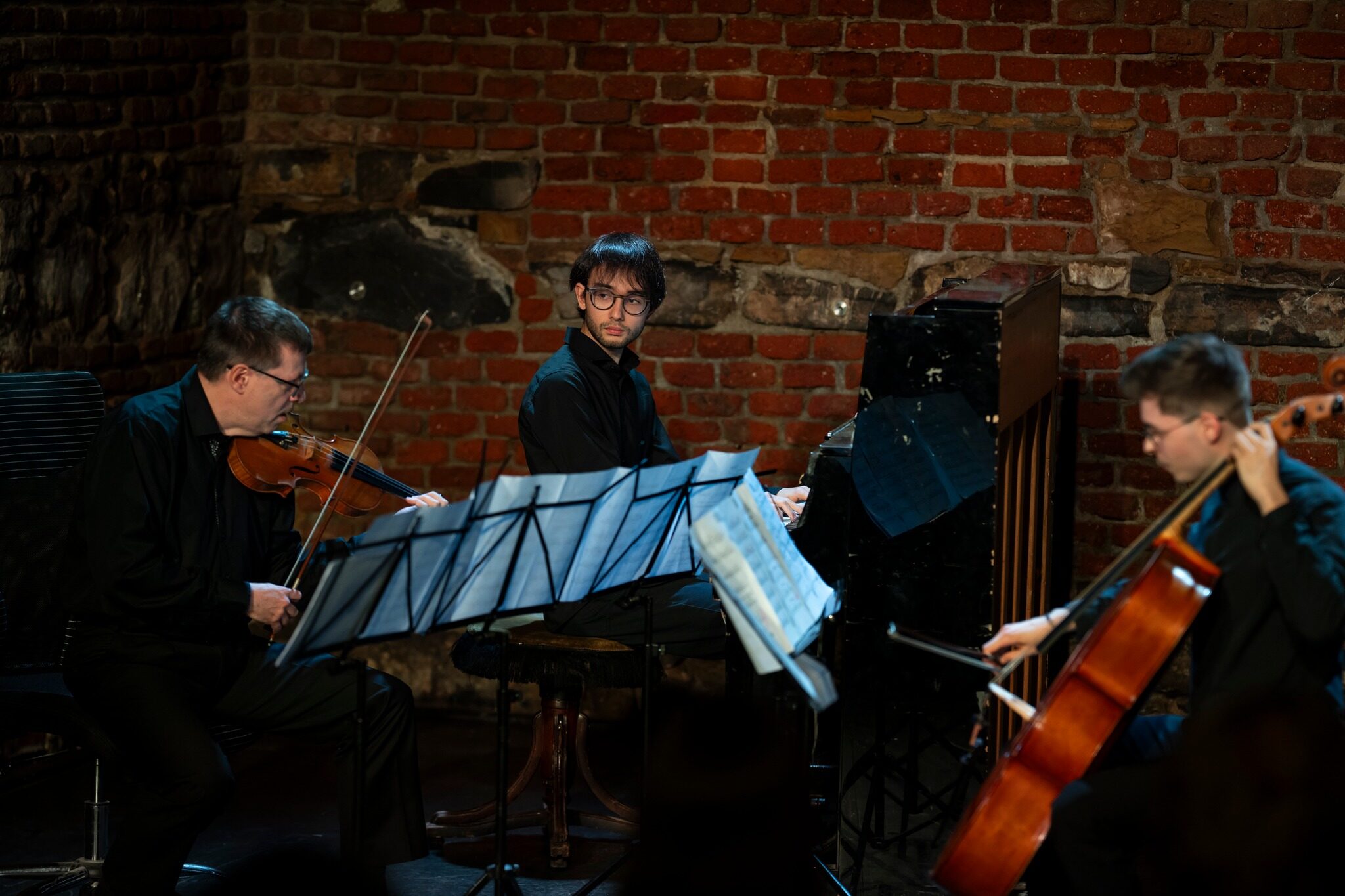 Miloš Vrba – housle, Andrej Lekeš – violoncello a Pavol Praženica – klavír (zdroj Prague Philharmonia)