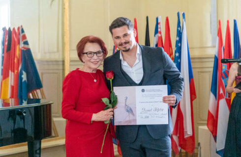 Mezinárodní pěvecká soutěž Mikuláše Schneidera-Trnavského 2025 – Prof. Eva Blahová a Daniel Kfelíř (foto Anton Sládek)