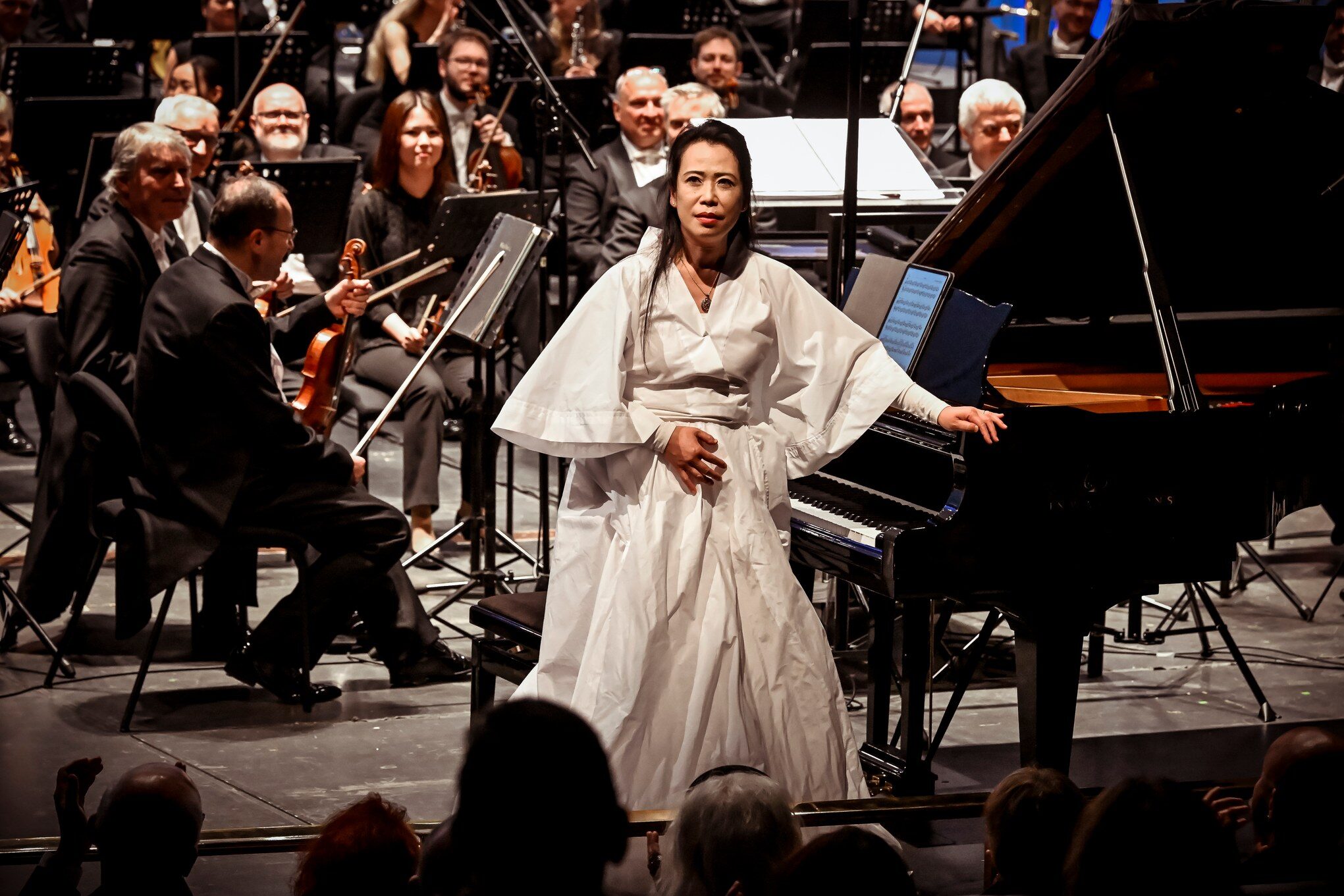 Filharmonie Brno: West Side Story, Frida Kahlo a Mišima, 29. května 2025, Janáčkovo divadlo Brno – Maki Namekawa a Filharmonie Brno (foto Marek Olbrzymek)
