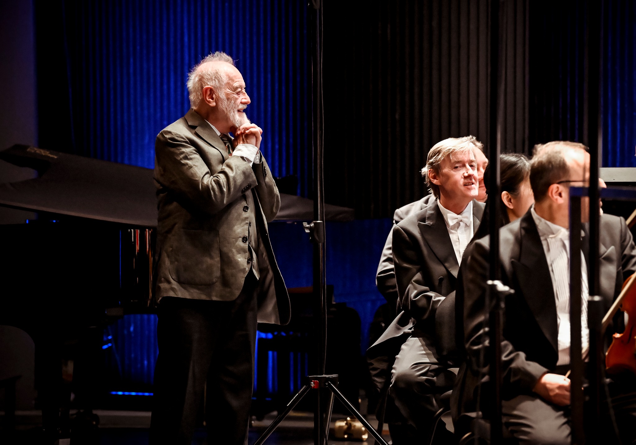 Filharmonie Brno: West Side Story, Frida Kahlo a Mišima, 29. května 2025, Janáčkovo divadlo Brno – Kurt Schwertsik a Filharmonie Brno (foto Marek Olbrzymek)