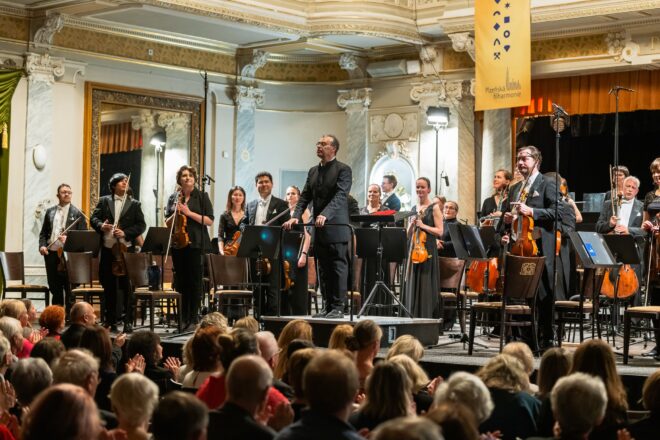 Plzeňská filharmonie v čele s dirigentem Janem Schultszem, koncert Plzeňské filharmonie, 29. května 2025, Měšťanská beseda (zdroj Plzeňská filharmonie)