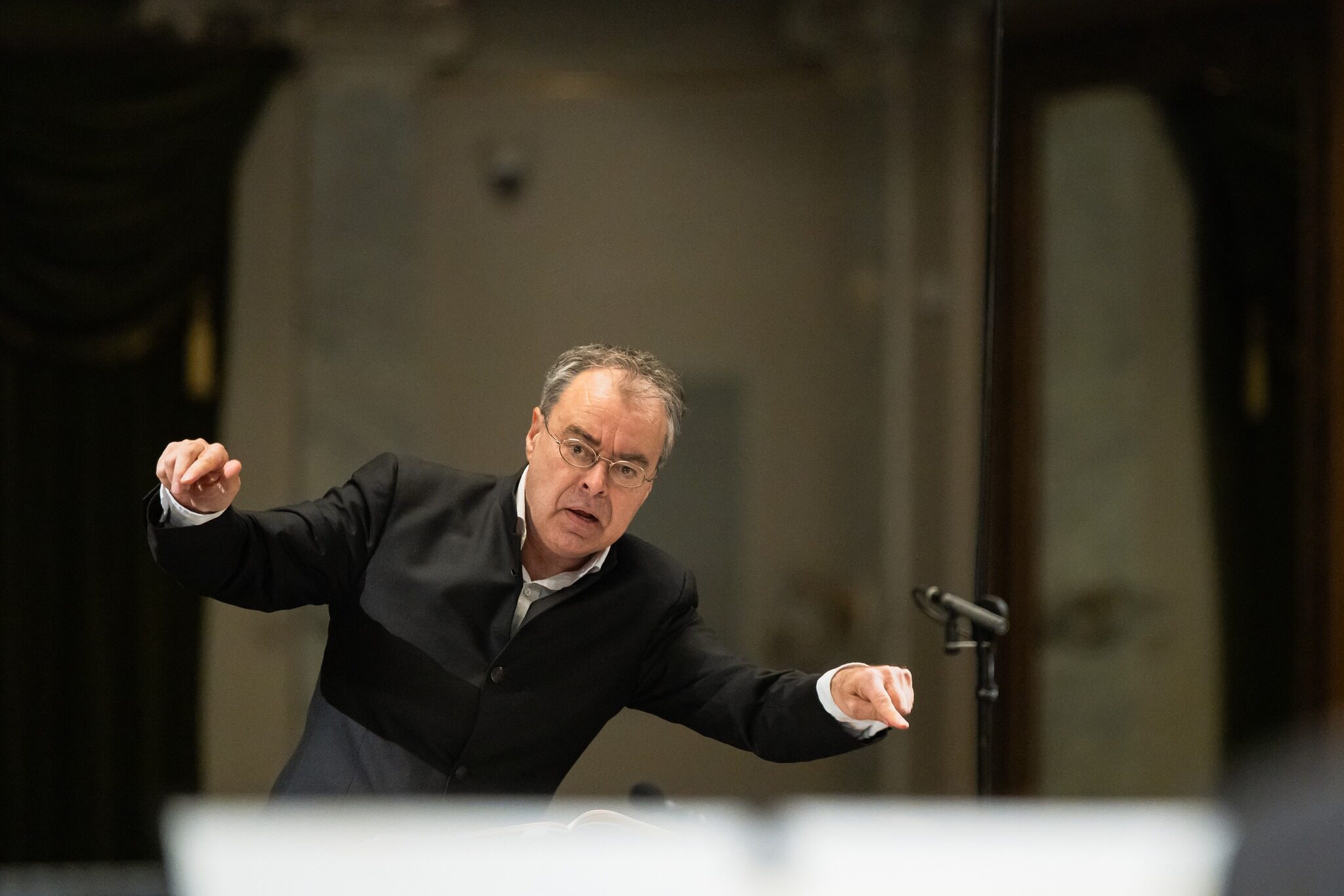 Dirigent Jan Schultsz, koncert Plzeňské filharmonie, 29. května 2025, Měšťanská beseda (zdroj Plzeňská filharmonie)