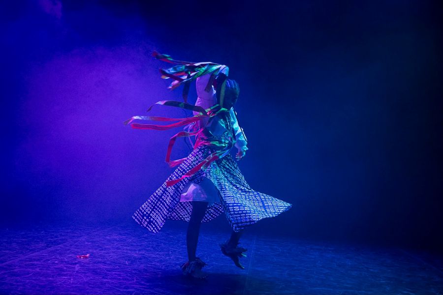 Angela Nwagbo – Confluence (foto Lukáš Horký, Divadelní Flora 2025)