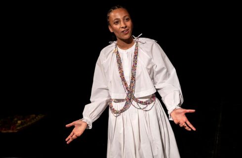 Angela Nwagbo – Confluence (foto Lukáš Horký, Divadelní Flora 2025)