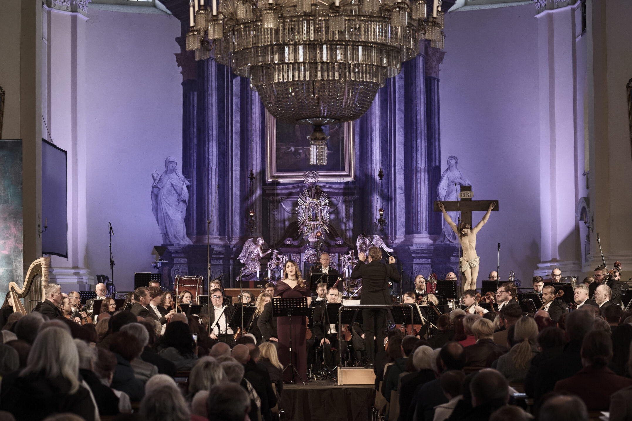 Lípa Musica: Hudba/Humanita, 24. května 2025, Hejnice, poutní kostel Navštívení Panny Marie – Bella Adamova, Gregor A. Mayrhofer a Symfonický orchestr Českého rozhlasu (foto Martin Špelda)