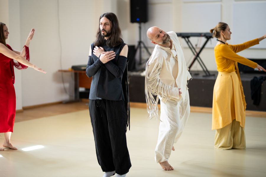 Mystérium o posvátném v Žižkostele (foto ze zkoušky archiv performerů)