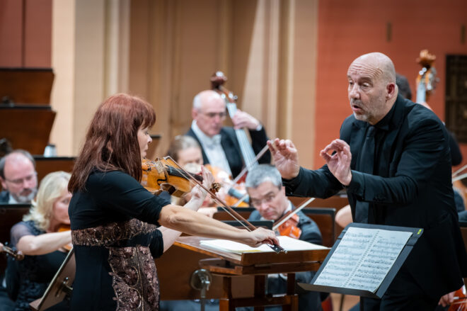 Prague Philharmonia: Webern. Šostakovič. Beethoven, 18. června 2025, Rudolfinum, Dvořákova síň – Romana Špačková a Emmanuel Villaume (foto Ivan Malý)