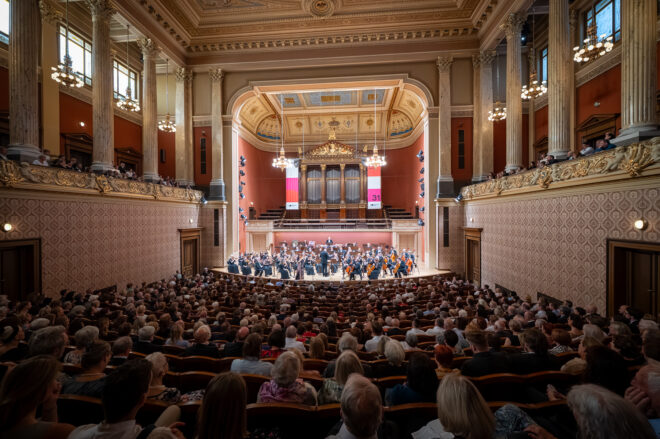 Prague Philharmonia: Webern. Šostakovič. Beethoven, 18. června 2025, Rudolfinum, Dvořákova síň – Romana Špačková a Emmanuel Villaume (foto Ivan Malý)