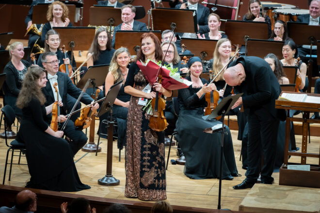 Prague Philharmonia: Webern. Šostakovič. Beethoven, 18. června 2025, Rudolfinum, Dvořákova síň – Romana Špačková a Emmanuel Villaume (foto Ivan Malý)