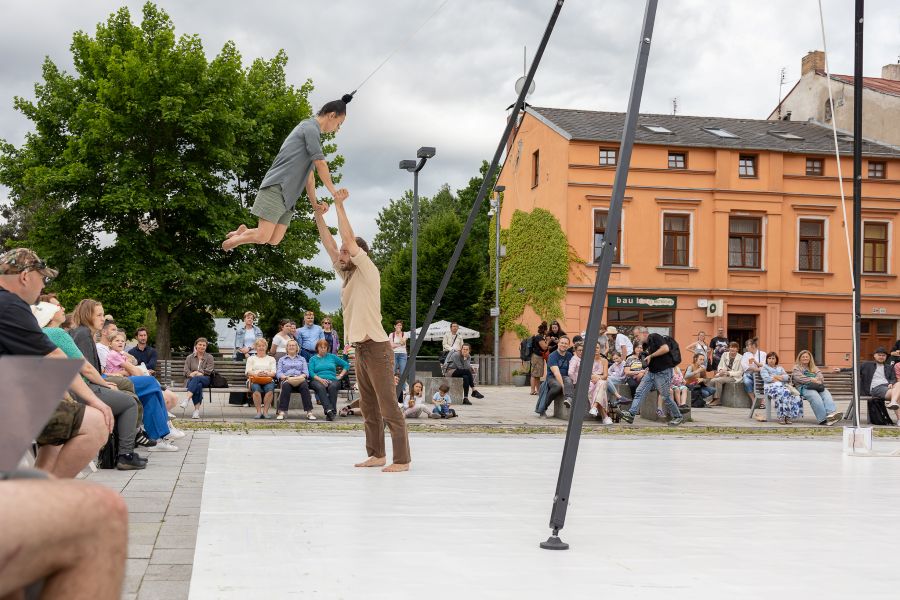 Ana Jordão a Vincent Kollar – Tělo a jiné objekty (foto Alena Češková, KoresponDance 2025, Jihlava)