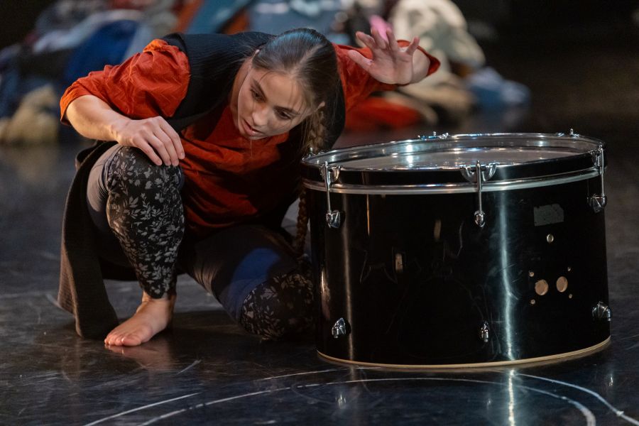 Divadlo Štúdio tanca, Med a prach – Re-member (foto Juraj Žilinčár)