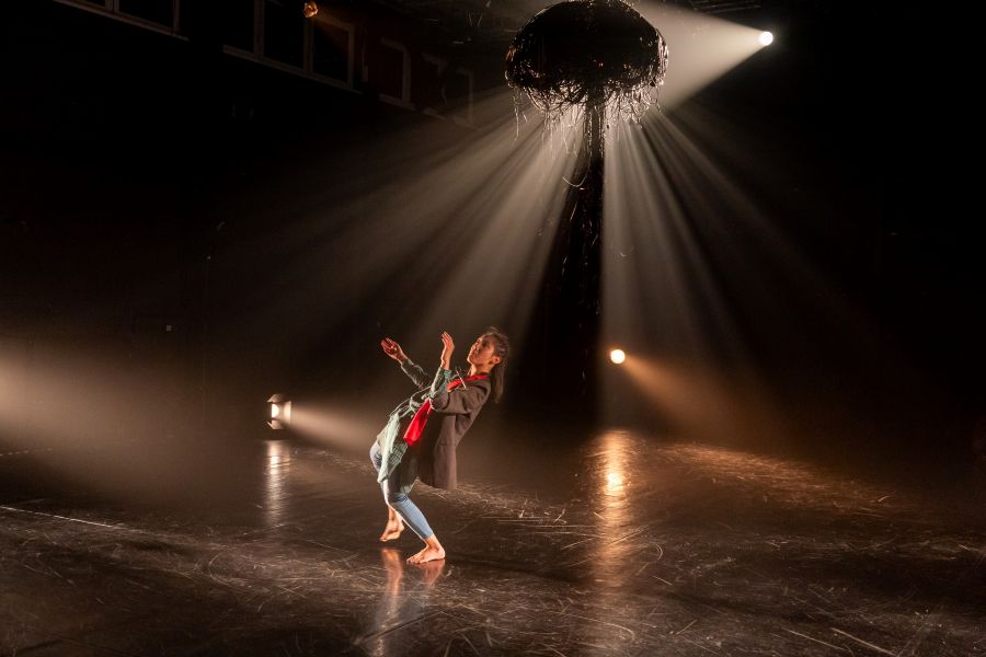 Divadlo Štúdio tanca, Med a prach – Re-member (foto Juraj Žilinčár)